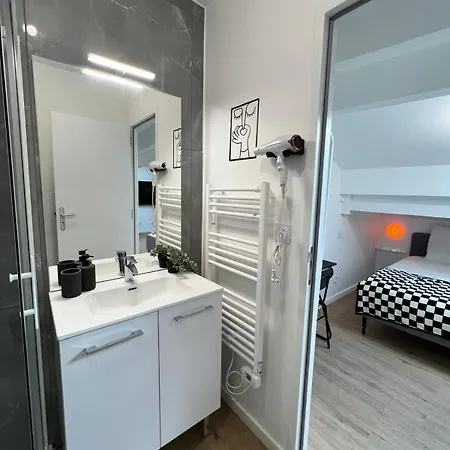 Le St Martin-parking-airbus-airport-4 People Toulouse